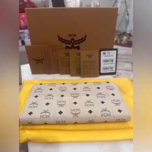 MCM AREN ZIP AROUND Cream and Black Logo Zip Wallet in VISETOS NIB NWT